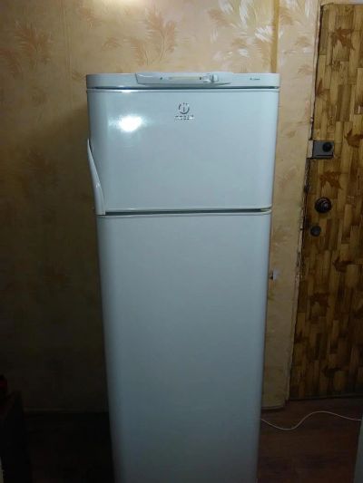 Лот: 8790931. Фото: 1. Холодильник Indesit Ra32g. Холодильники, морозильные камеры