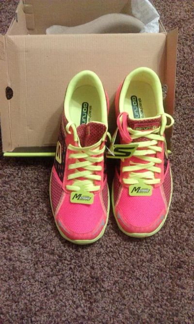 Лот: 3936980. Фото: 1. Кроссовки Skechers. Кеды, кроссовки, слипоны
