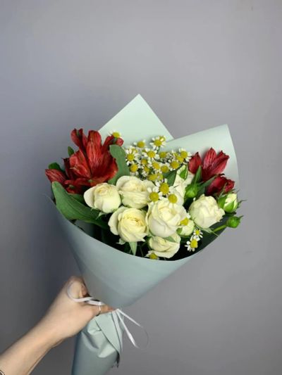 Лот: 25577702. Фото: 1. 2. Букет комплимент сборный. Свежие цветы