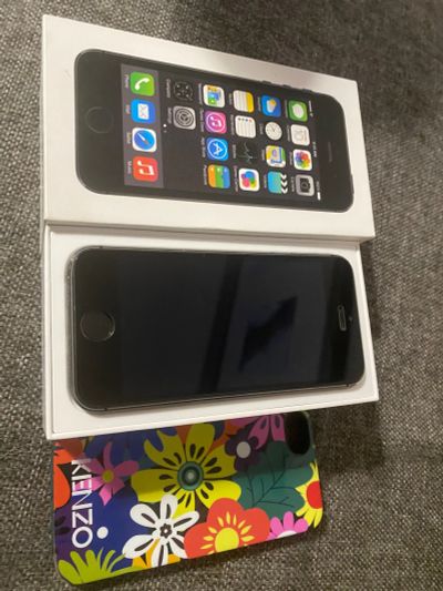 Лот: 18792445. Фото: 1. iPhone 5s 16 gb. Смартфоны
