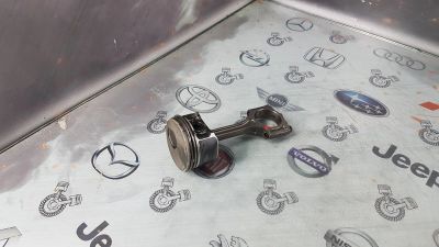 Лот: 23586318. Фото: 1. Поршень с шатуном Nissan Note... Двигатель и элементы двигателя
