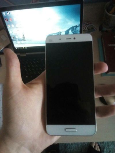 Лот: 11602098. Фото: 1. Смартфон Xiaomi Mi5+2 чехла. Смартфоны