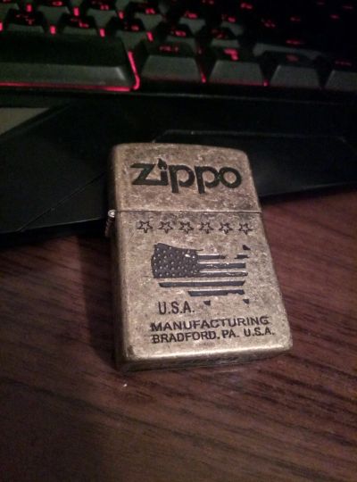 Лот: 14926102. Фото: 1. Зажигалка бензиновая Zippo. Зажигалки, спички, пепельницы