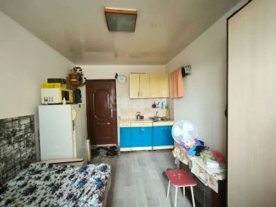 Лот: 25602044. Фото: 1. комната , Красноярск улица Калинина... Квартиры, студии