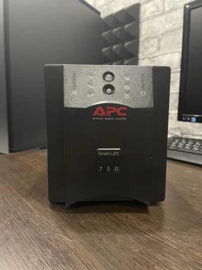 Лот: 18388016. Фото: 1. Бесперебойник APC Smart-UPS 750. ИБП, аккумуляторы для ИБП