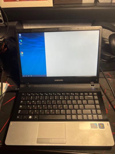 Лот: 24790467. Фото: 1. Ноутбук Samsung np300e4a. Ноутбуки