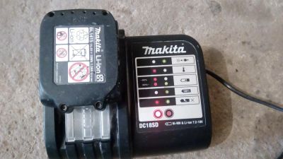 Лот: 11767947. Фото: 1. Зарядное + аккумулятор makita. Запчасти