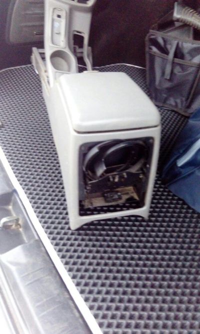 Лот: 10588052. Фото: 1. подлокотник subaru forester sg5... Салон