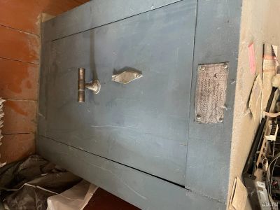 Лот: 17500716. Фото: 1. Старинный сейф. Предметы интерьера и быта