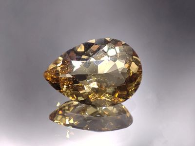 Лот: 21076470. Фото: 1. 5.75 ct. Гелиодор груша. Бразилия... Драгоценные и поделочные камни
