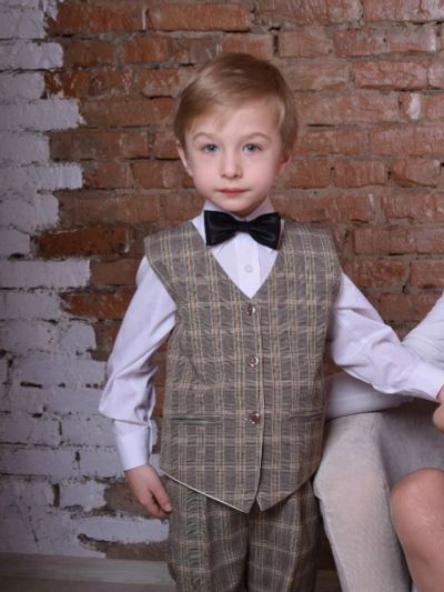 Лот: 9013019. Фото: 1. Костюм брюки - рубашка- жилетка. Костюмы, пиджаки, комбинезоны