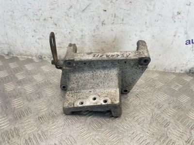 Лот: 25581477. Фото: 1. кронштейн двигателя Opel Astra... Двигатель и элементы двигателя