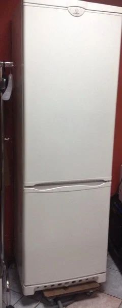 Лот: 6176390. Фото: 1. Продам холодильник Indesit в хорошем... Холодильники, морозильные камеры