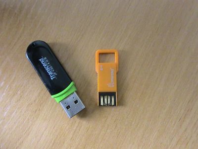 Лот: 7125483. Фото: 1. Флешка 4гб. USB-флеш карты