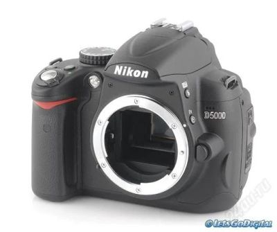 Лот: 1233593. Фото: 1. Nikon D5000 Body полный комплект... Цифровые зеркальные