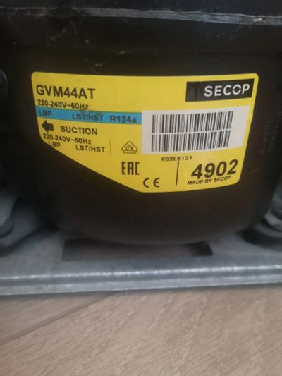 Лот: 24386515. Фото: 1. Компрессор холодильника бу, неисправен. Запчасти для холодильников, морозильных камер