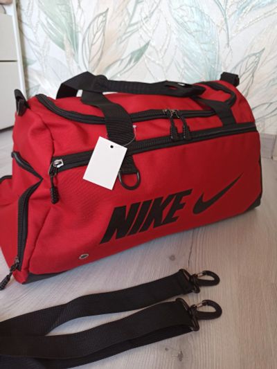 Лот: 20277156. Фото: 1. Спортивная сумка Nike 1910 Красная. Сумки