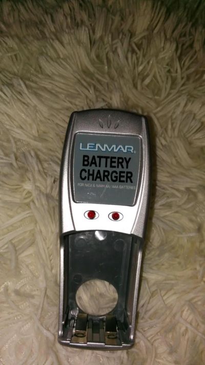 Лот: 6738732. Фото: 1. зарядное устройство для батареек. Зарядные устройства