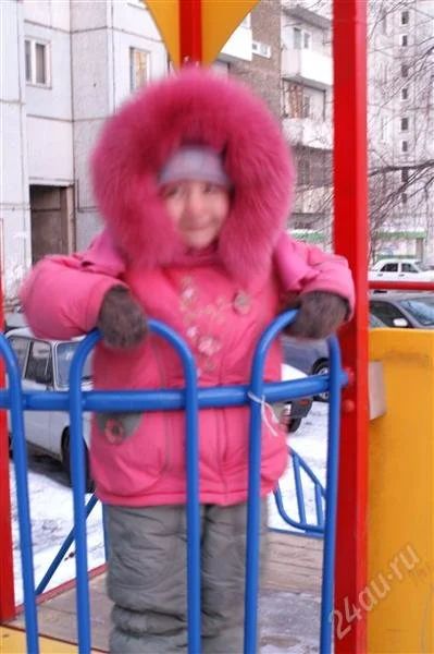 Лот: 1313601. Фото: 1. Пуховик (полукомбинезон) для девочки... Верхняя одежда