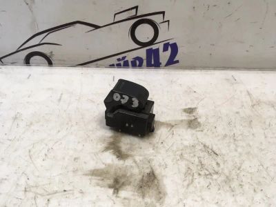 Лот: 21713126. Фото: 1. кнопка стеклоподъемника toyota... Двигатель и элементы двигателя