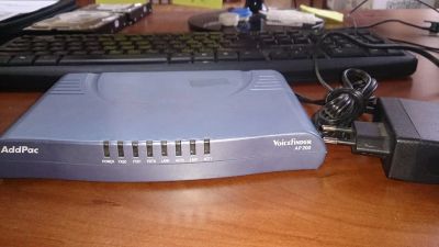 Лот: 4441742. Фото: 1. VOIP шлюз AddPac AP200 (с блоком... Маршрутизаторы (роутеры)