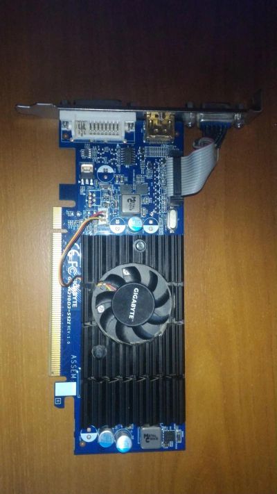 Лот: 7508093. Фото: 1. Видеокарта GeForce 210 512Mb. Видеокарты