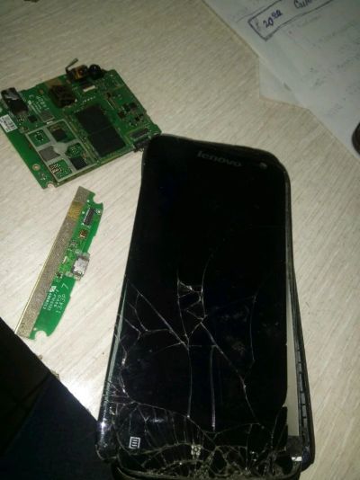 Лот: 15935628. Фото: 1. Смартфон Lenovo S820 по запчастям... Смартфоны