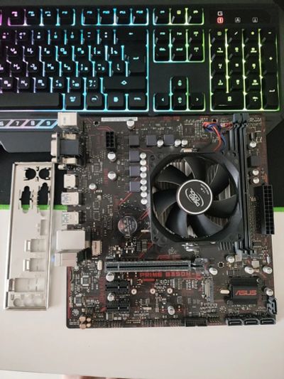 Лот: 25361425. Фото: 1. AMD Ryzen 3 2200g ( 4 ядра по... Комплекты запчастей