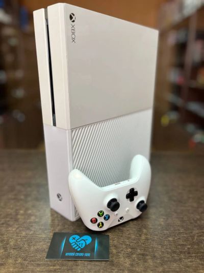 Лот: 21770335. Фото: 1. Приставка Xbox One + 70 игр 500gb... Консоли