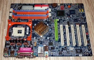 Лот: 323080. Фото: 1. GigaByte GA-8IPE1000. Материнские платы