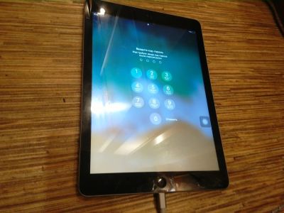 Лот: 15096266. Фото: 1. Планшет iPad Air 9.7" wi-fi retina... Планшеты