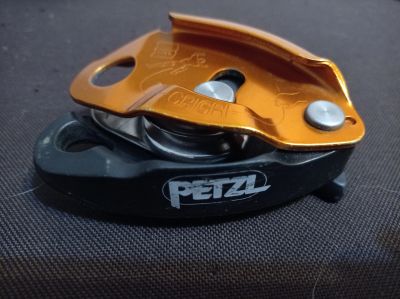 Лот: 17529366. Фото: 1. Petzl Gri Gri. Альпинизм и скалолазание