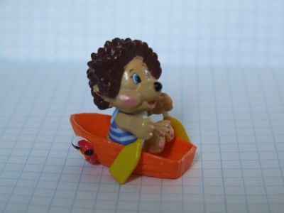 Лот: 6750730. Фото: 1. Ландрин Ёжик в лодке. Игрушки