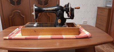 Лот: 16953355. Фото: 1. Швейная машинка ПМЗ. Швейная, вязальная