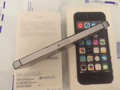 Лот: 7819221. Фото: 1. iphone 5s 16gb space gray. Смартфоны
