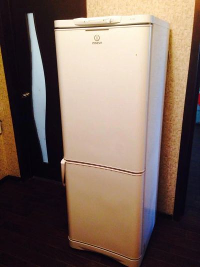 Лот: 4217015. Фото: 1. Продам холодильник Indesit. Холодильники, морозильные камеры