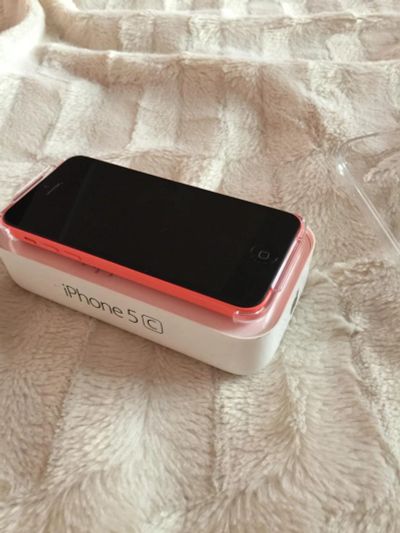 Лот: 9437997. Фото: 1. IPhone 5 с розовый. Смартфоны