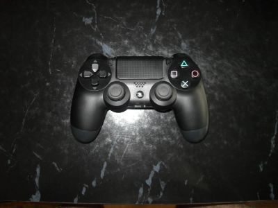 Лот: 5792077. Фото: 1. PS4 геймпад Dualshock 4 в идеальном... Аксессуары для игровых приставок, консолей, геймпады