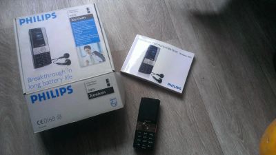 Лот: 4921106. Фото: 1. Philips Xenium 9@9k 2 недели без... Кнопочные мобильные телефоны