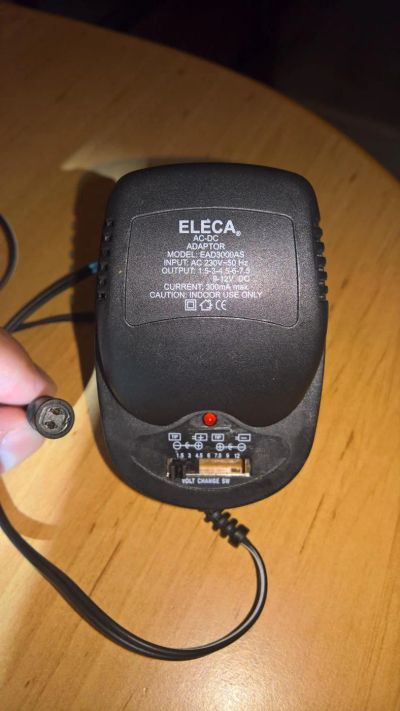 Лот: 7758808. Фото: 1. Зарядное устройство Eleca. Зарядные устройства, блоки питания, адаптеры сетевые для смартфонов
