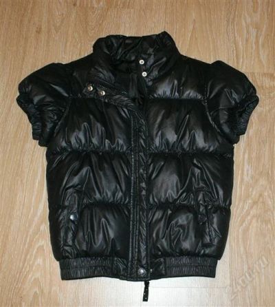 Лот: 947531. Фото: 1. Продам дутый жилет OKAIDI. Верхняя одежда