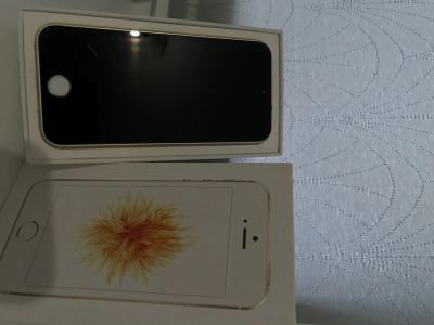 Лот: 16740399. Фото: 1. iPhone se. Смартфоны