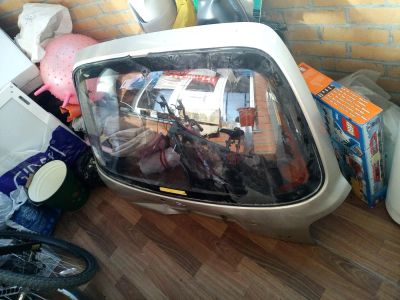 Лот: 6437792. Фото: 1. Nissan march k-11 стекло задняя... Кузов