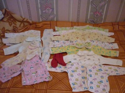 Лот: 9689780. Фото: 1. 12 распашонок,1 ползунки и 1 колготки... Ползунки, распашонки, слипы
