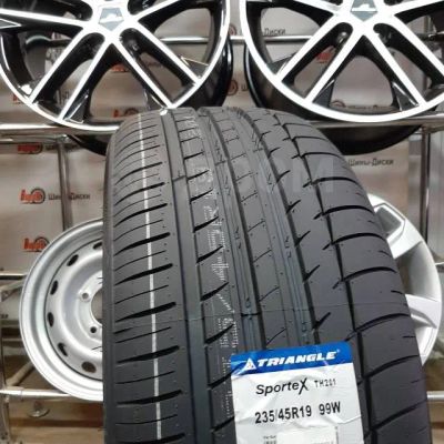 Лот: 23355301. Фото: 1. Летняя резина 235/45 R-19 "Triangle... Шины