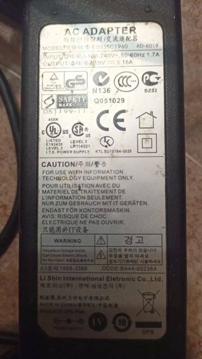 Лот: 25857002. Фото: 1. Блок питания от ноутбука samsung. Корпуса, блоки питания