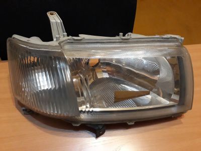 Лот: 11842021. Фото: 1. Фара правая Б/У. Toyota Probox. Оптика и освещение