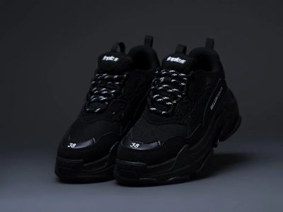 Лот: 12695330. Фото: 1. Кроссовки Balenciaga Triple S... Кеды, кроссовки, слипоны