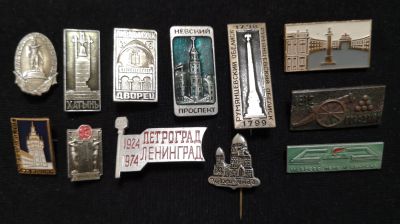 Лот: 21599368. Фото: 1. Лот значков 12 шт. Памятники... Сувенирные