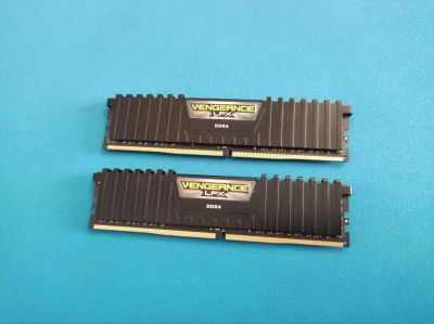 Лот: 21387232. Фото: 1. Corsair Vengeance DDR4 2x4Gb... Оперативная память